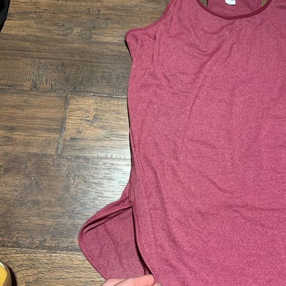 Women’s (6) Lululemon Tank - Picture 2 of 5